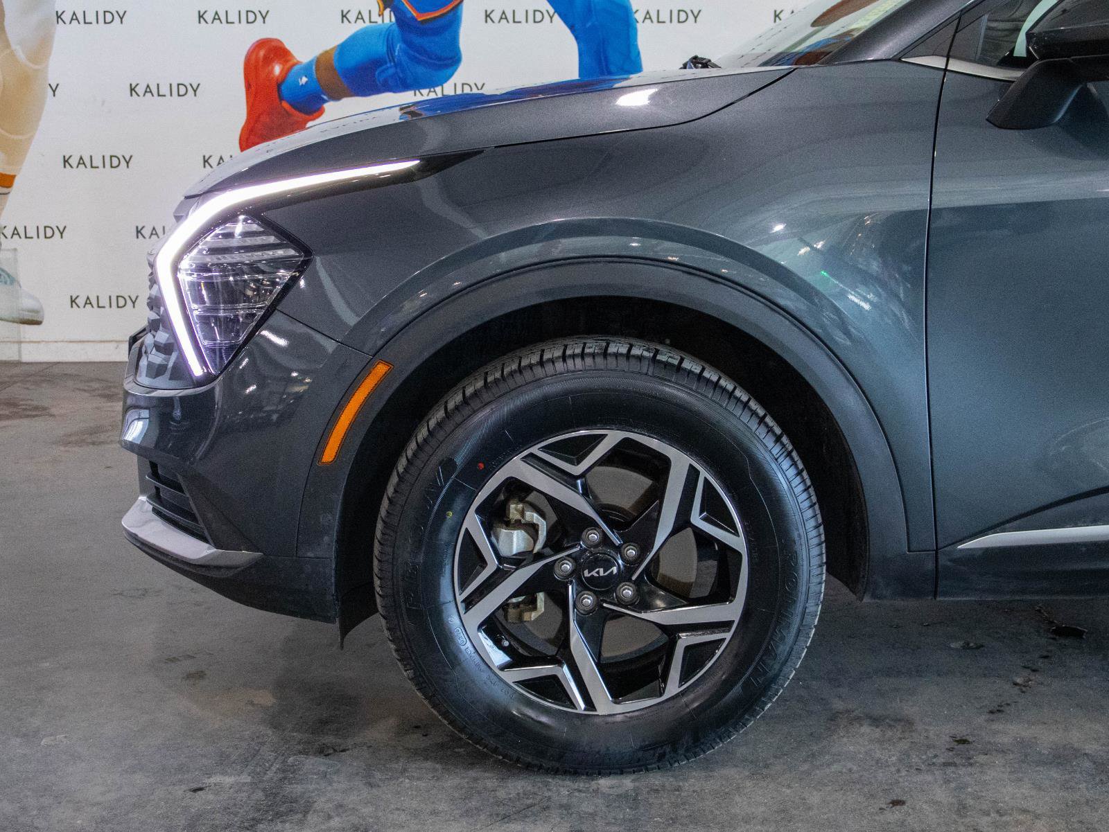 Used 2025 Kia Sportage LX image 2