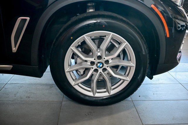 Used 2023 BMW X5 xDrive40i w/ Climate Comfort Package AWD/4WD image 46
