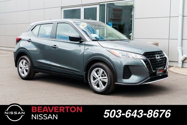 New 2025 Nissan Kicks Play S