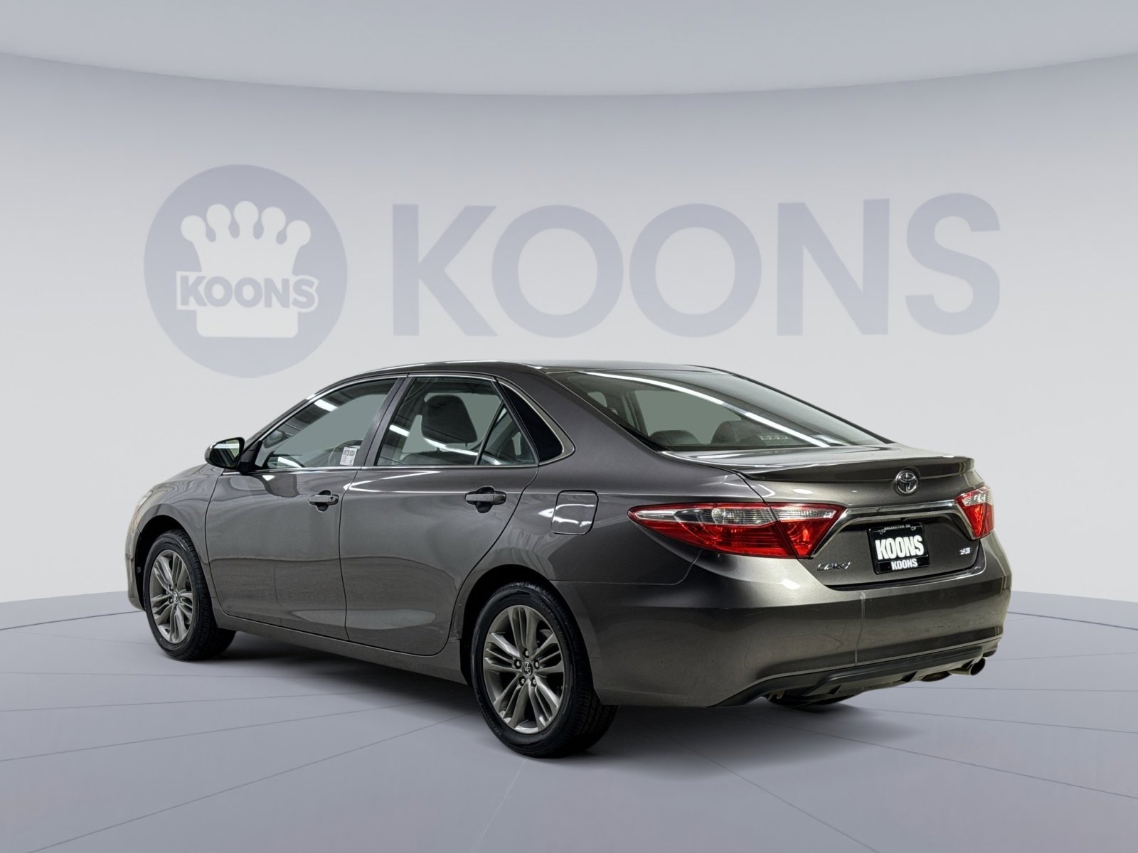 Used 2017 Toyota Camry SE image 10