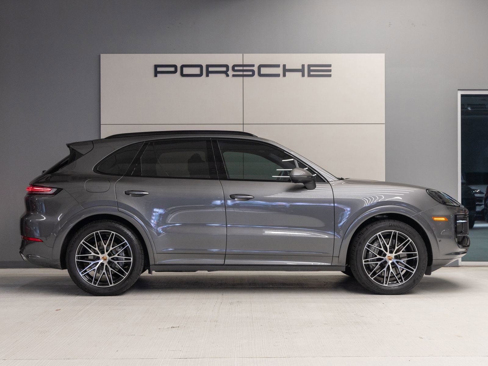 Certified 2025 Porsche Cayenne image 8