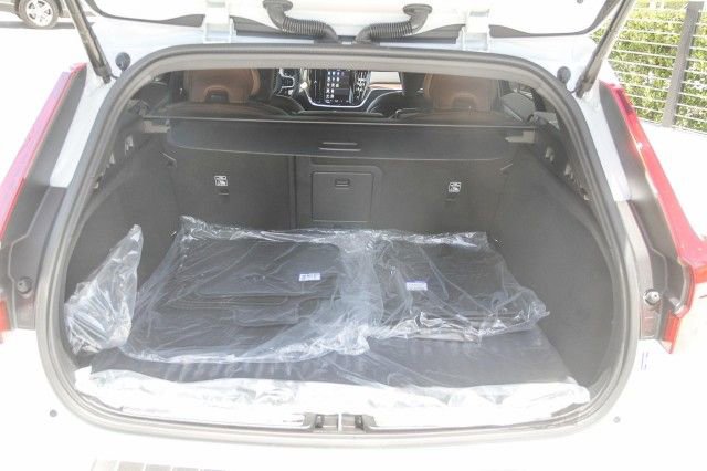 New 2025 Volvo V60 B5 Cross Country Ultra w/ Climate Package image 24