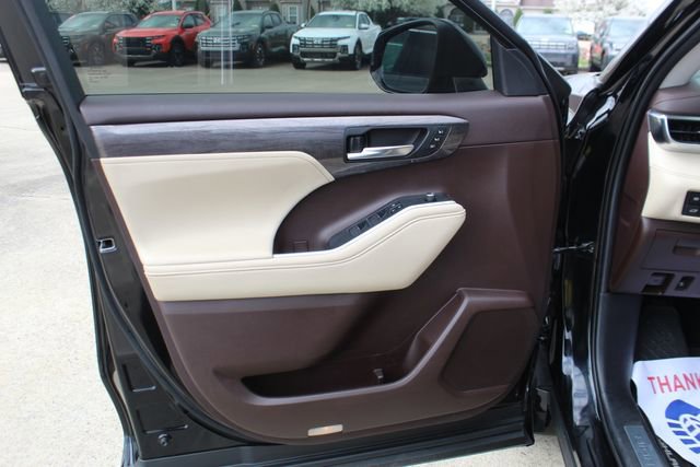 Used 2020 Toyota Highlander Limited image 8