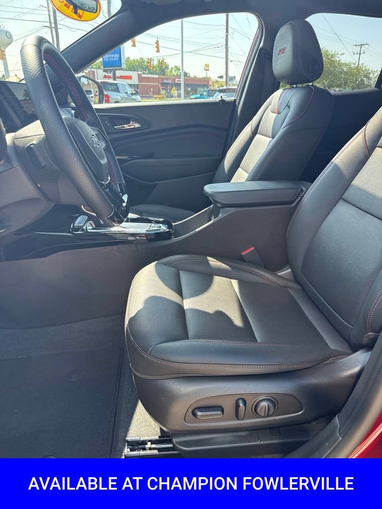 Used 2025 Chevrolet Trax RS w/ Sunroof Package FWD image 17