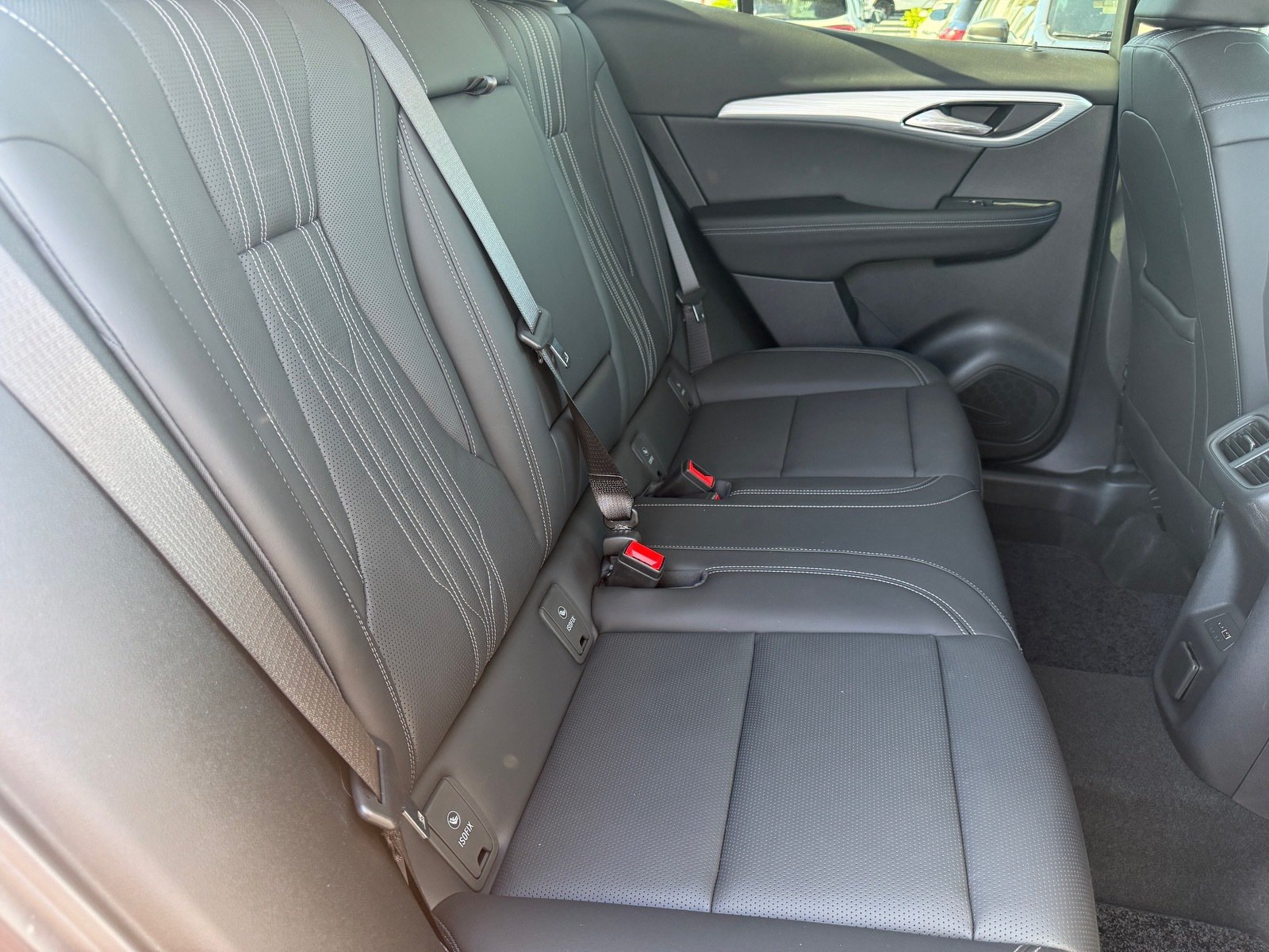 Used 2025 Buick Envision Avenir AWD/4WD image 28