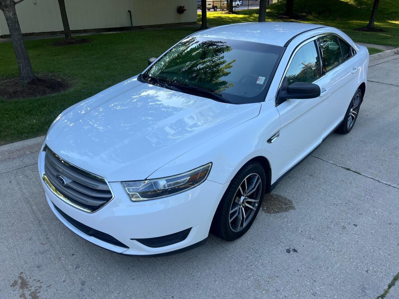 Used 2018 Ford Taurus SE