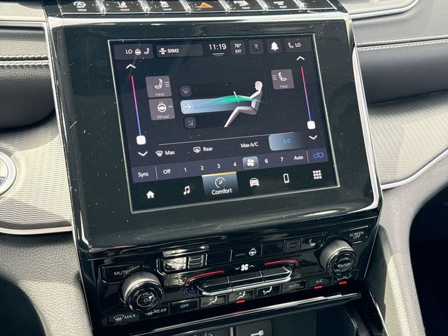 Used 2023 Jeep Grand Cherokee Laredo w/ Luxury Tech Group I AWD/4WD image 18