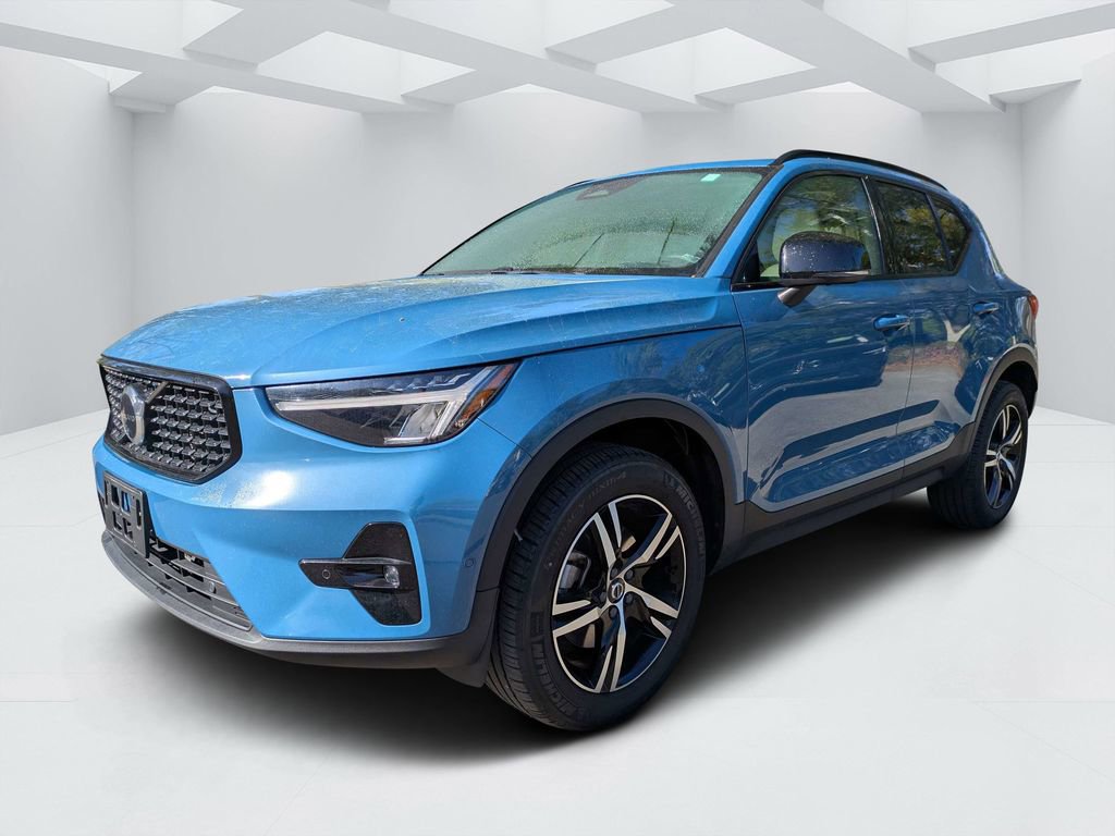 Certified 2023 Volvo XC40 B5 Plus w/ Driver Assist Package image 7