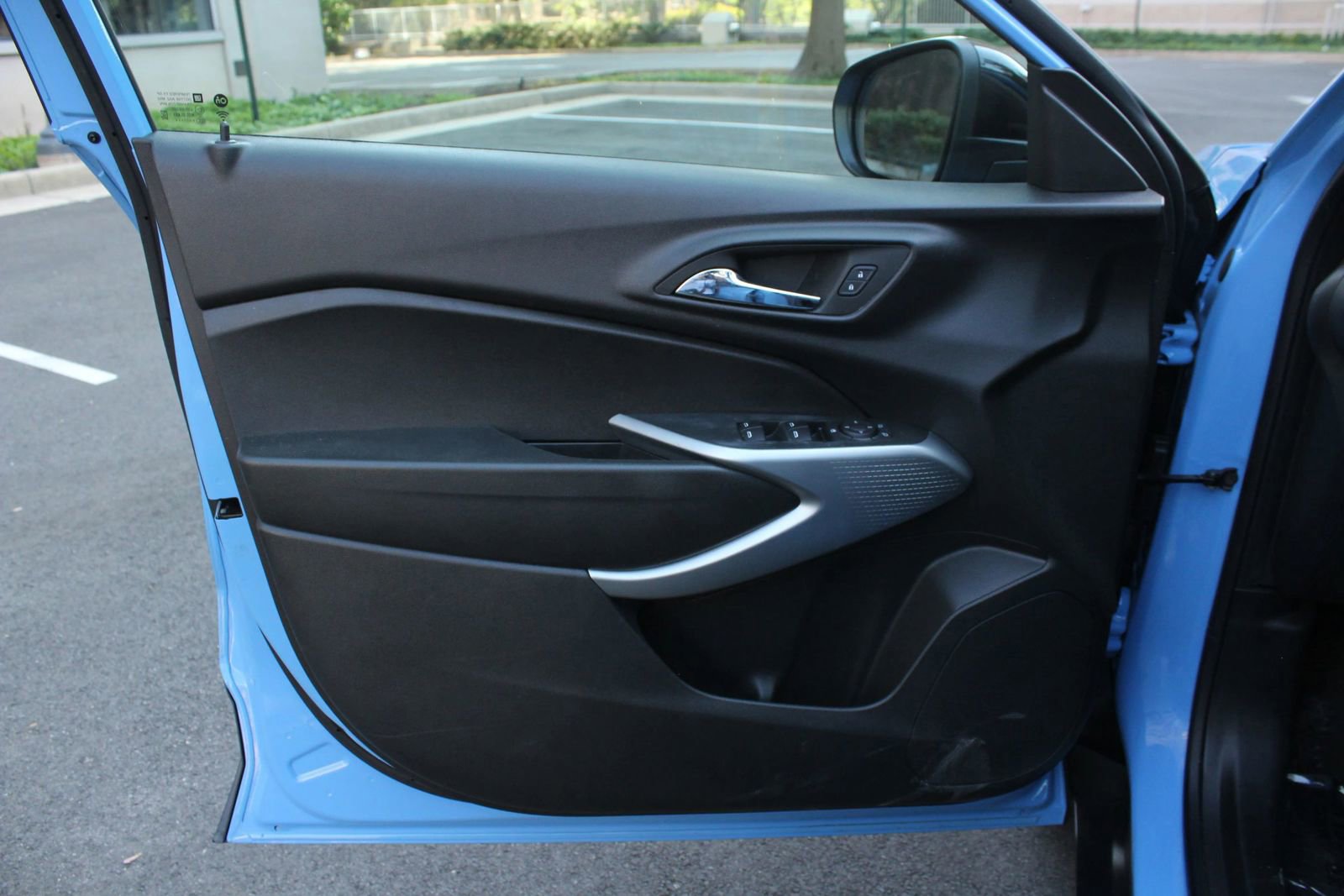 Used 2024 Chevrolet Trax RS FWD image 16