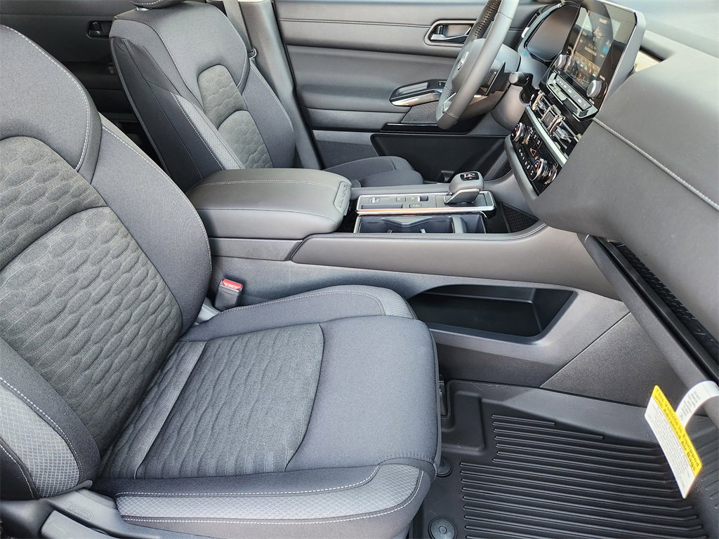 New 2025 Nissan Pathfinder SV image 9
