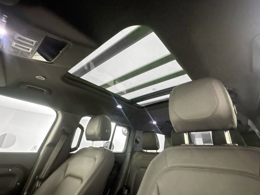 Used 2023 Land Rover Defender 130 SE image 20