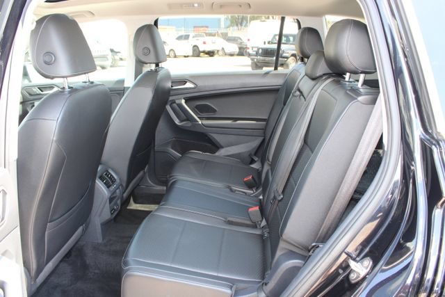 Used 2020 Volkswagen Tiguan SE R-Line FWD image 32
