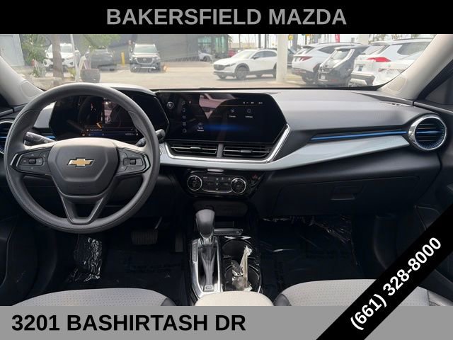 Used 2025 Chevrolet Trax LT FWD image 12