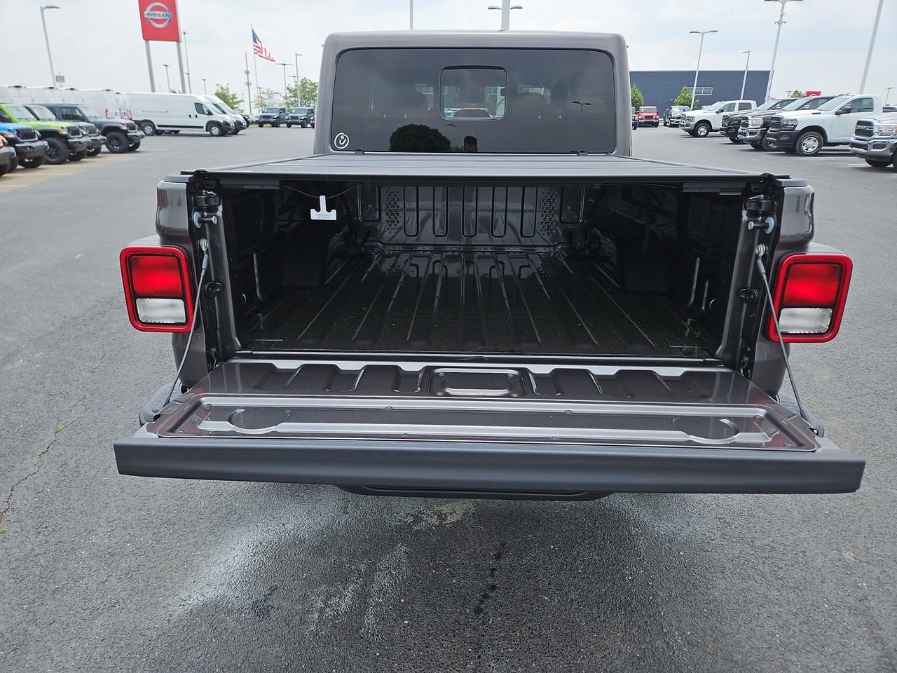 New 2025 Jeep Gladiator Sport image 7