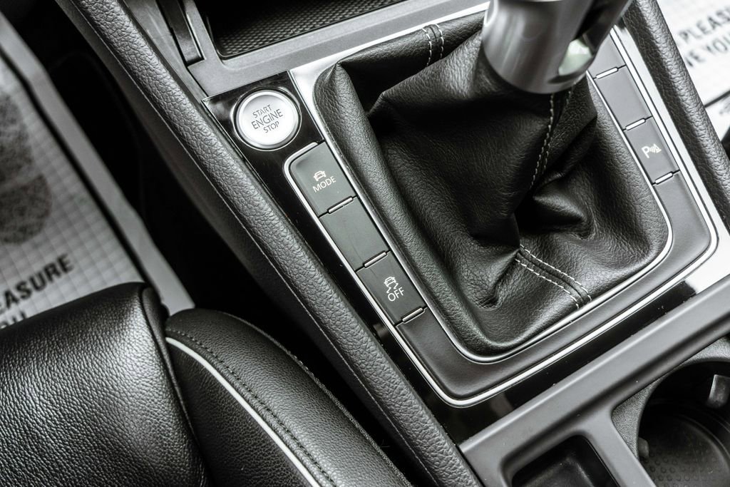 Used 2019 Volkswagen Golf R 4-Door image 24