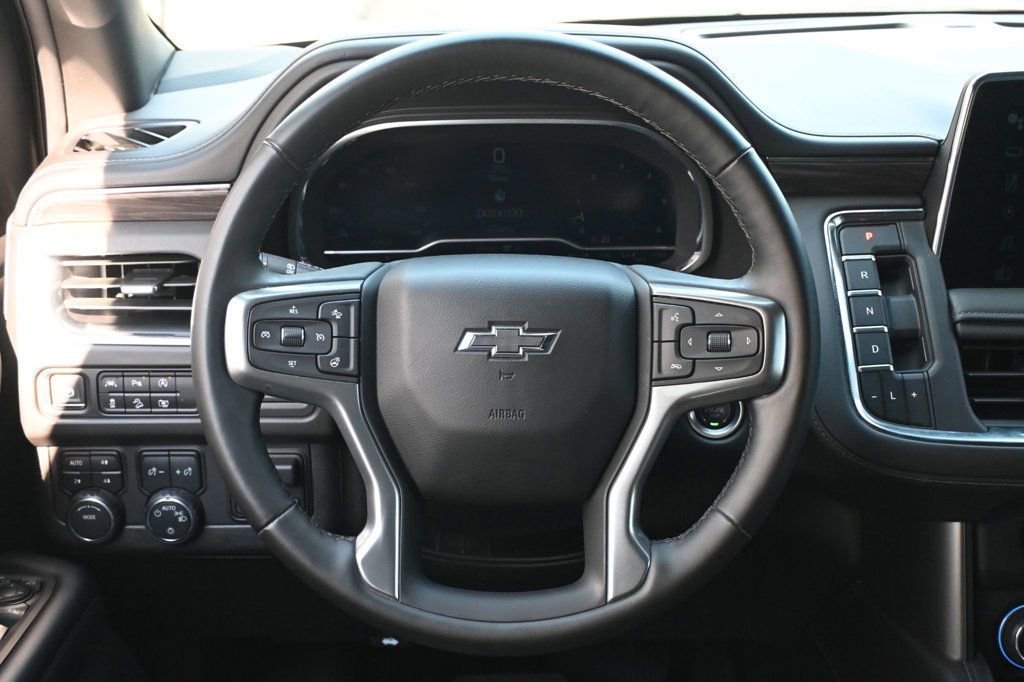 Used 2024 Chevrolet Suburban Z71 w/ Luxury Package image 12