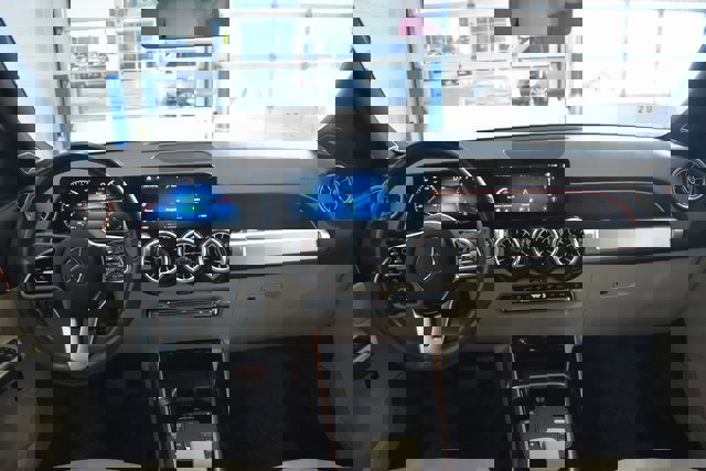 Used 2022 Mercedes-Benz GLB 250 GLB 250 4maticﾮ image 5