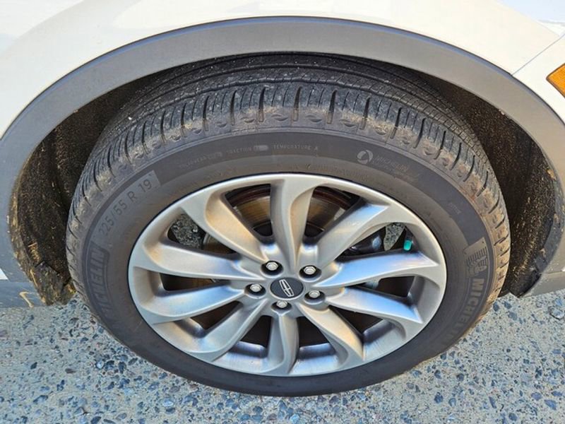 Used 2021 Lincoln Corsair AWD w/ Premium Package image 16