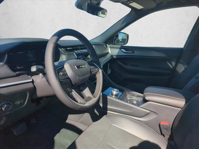 New 2025 Jeep Grand Cherokee Altitude image 2