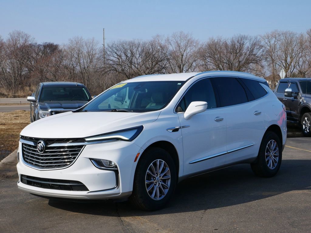 Used 2023 Buick Enclave Essence image 3