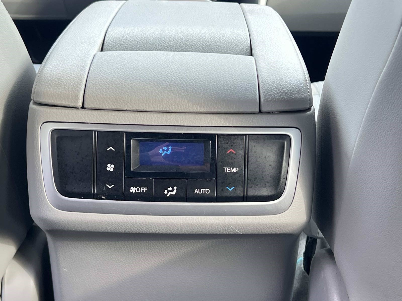 Used 2019 Toyota Highlander Plus FWD image 14