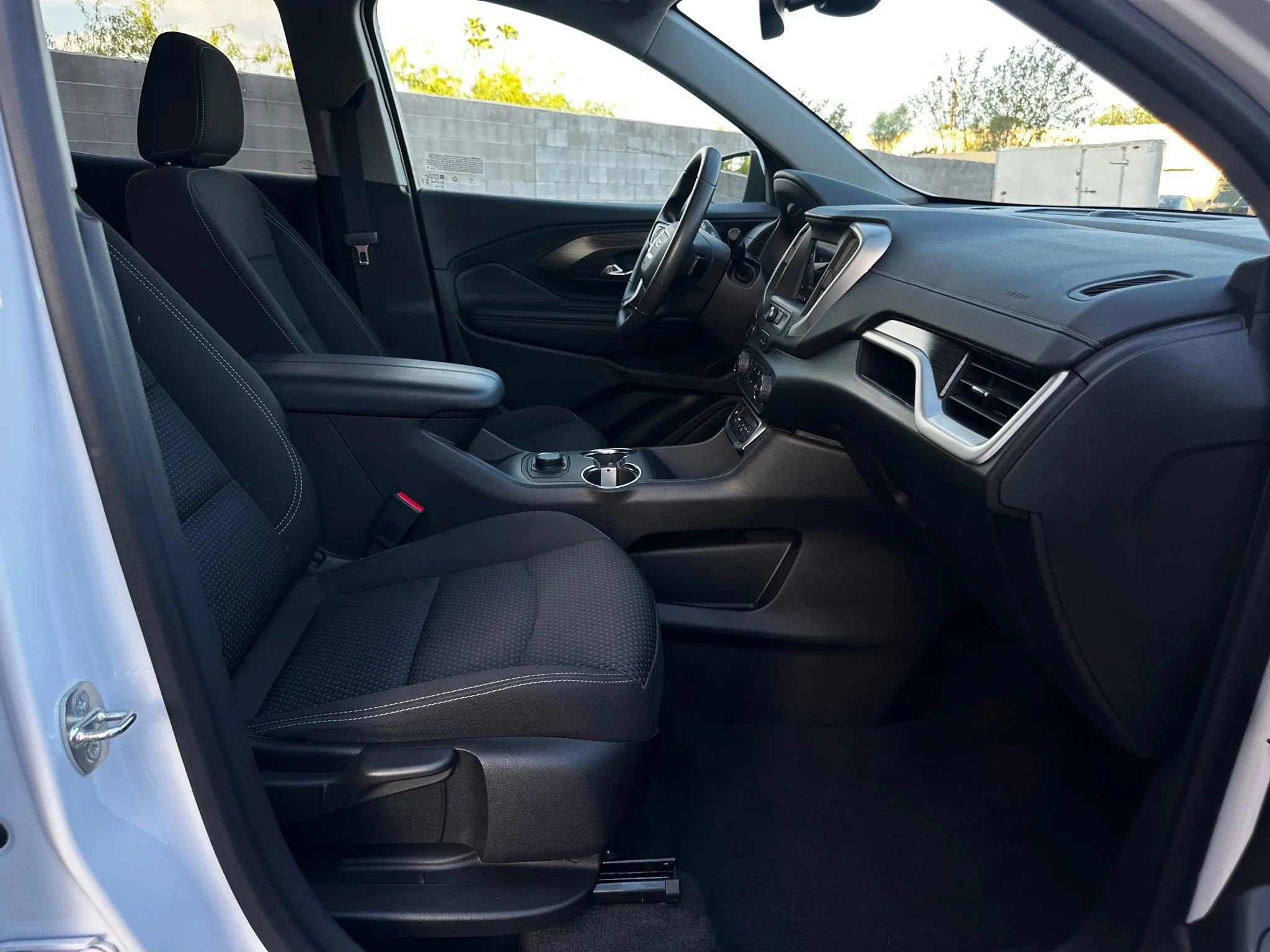 Used 2023 GMC Terrain SLE image 25