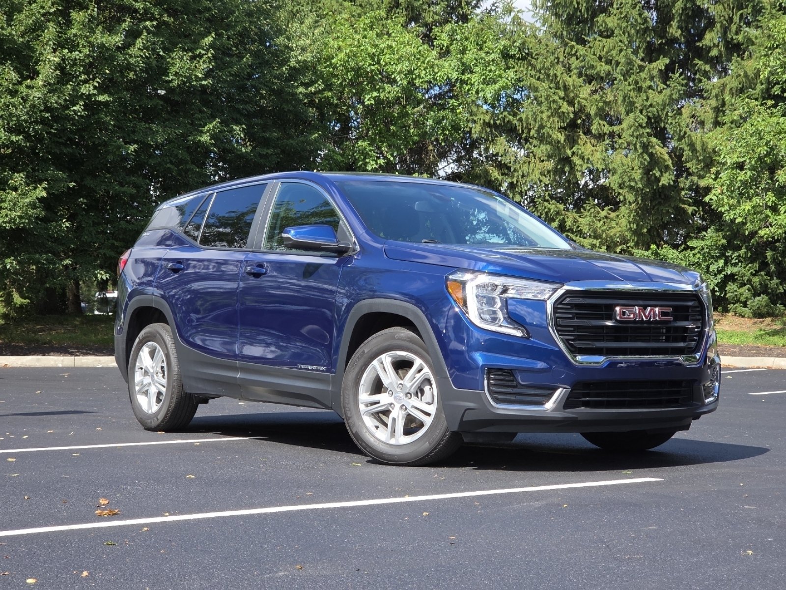 Used 2023 GMC Terrain SLE FWD image 2