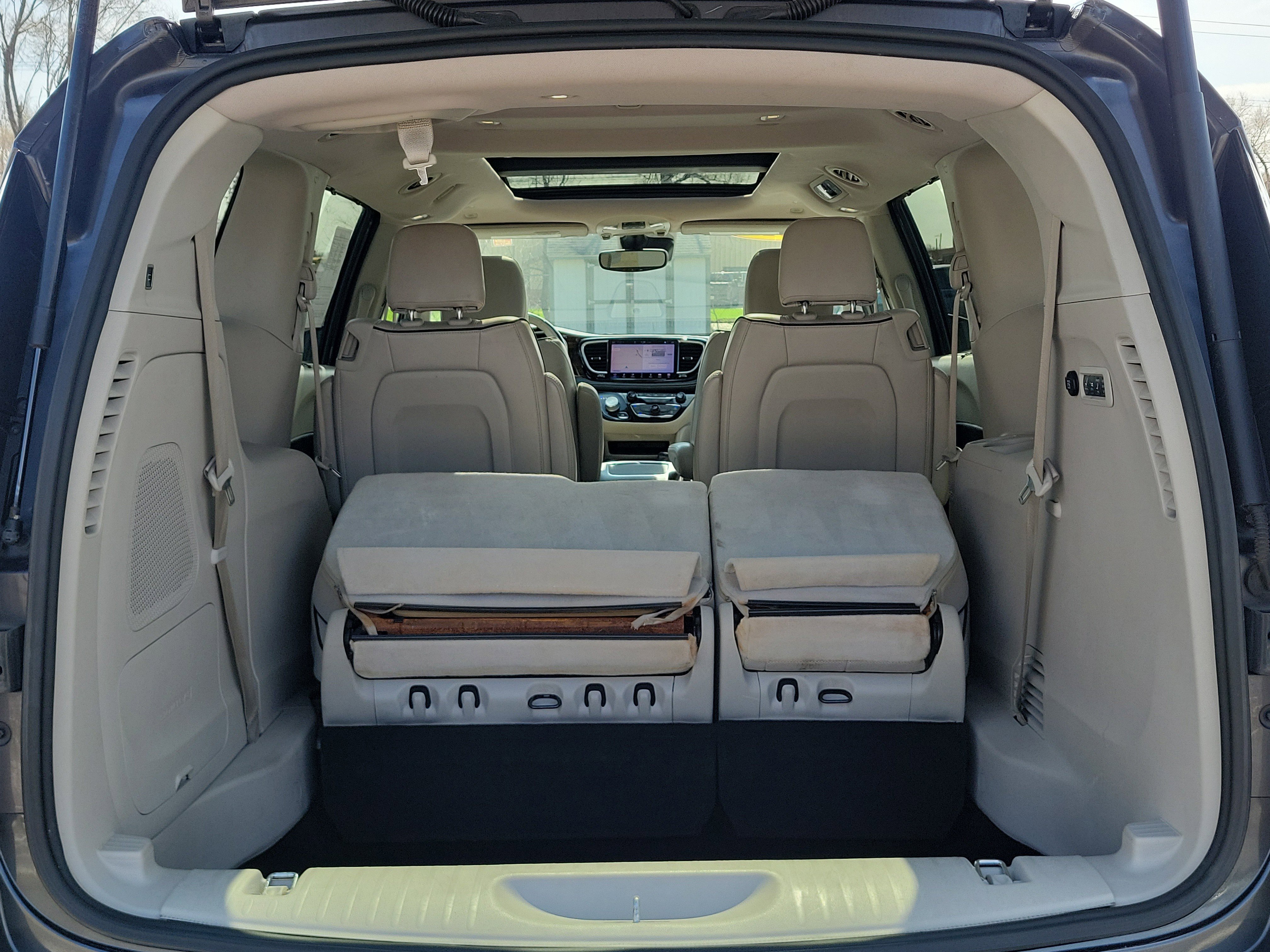 Used 2021 Chrysler Pacifica Limited w/ Premium & Safety Sphere Group image 8