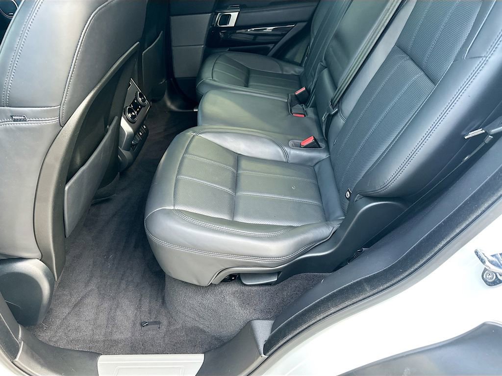 Used 2020 Land Rover Range Rover Sport HSE image 30