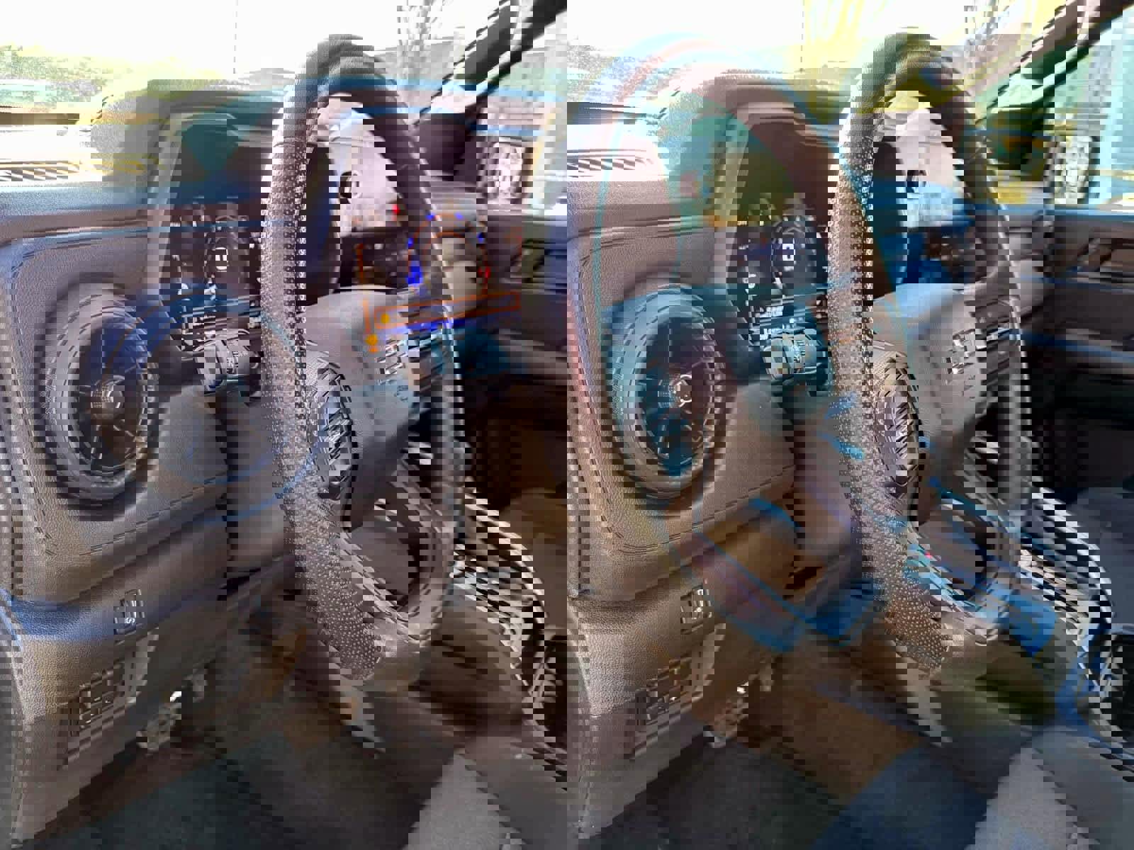 Used 2023 Chevrolet Colorado Trail Boss w/ Technology Package AWD/4WD image 15