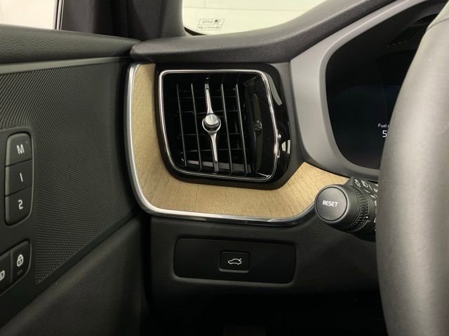 New 2026 Volvo XC60 B5 Plus w/ Protection Package Premier image 27