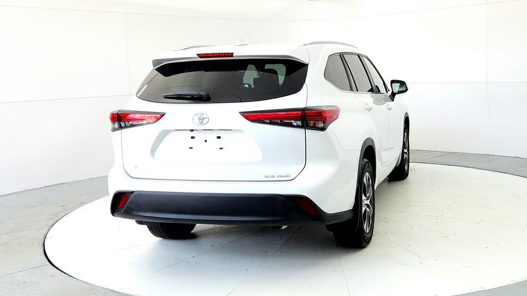 Used 2023 Toyota Highlander XLE AWD/4WD image 5