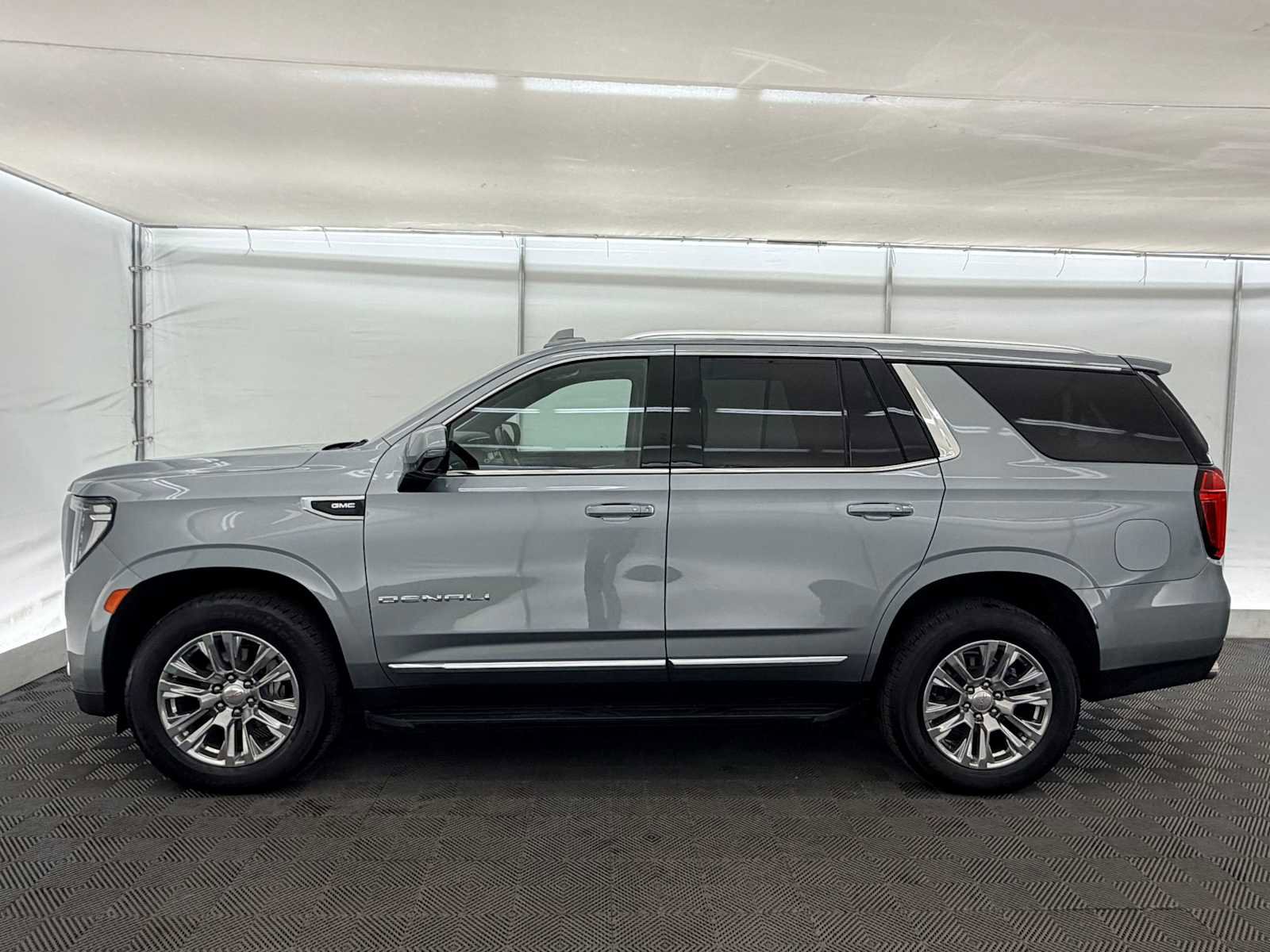 Used 2023 GMC Yukon Denali image 3