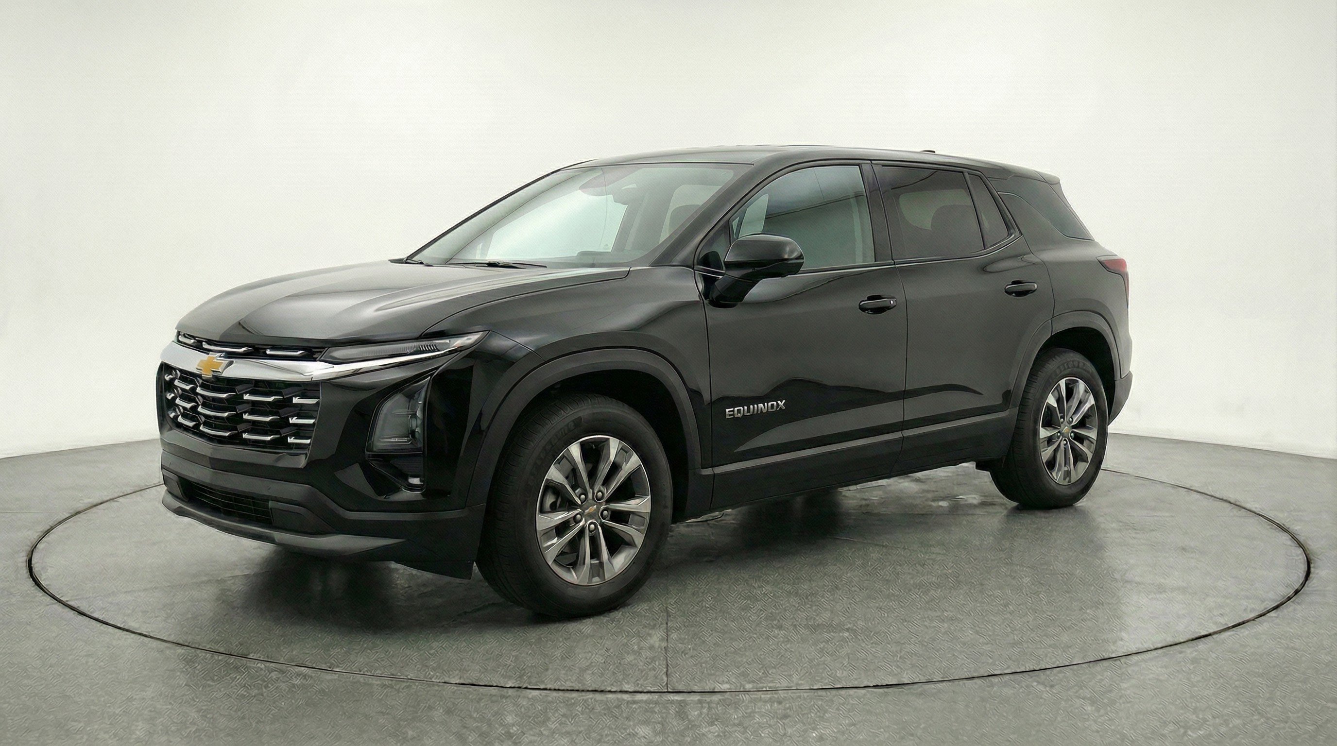 Used 2025 Chevrolet Equinox LT FWD image 3