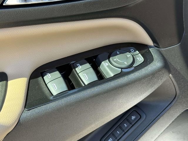 Used 2023 Chevrolet Equinox Premier image 9