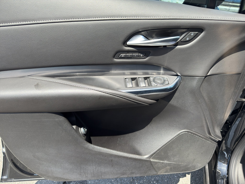 Used 2024 Cadillac XT4 Premium Luxury image 10