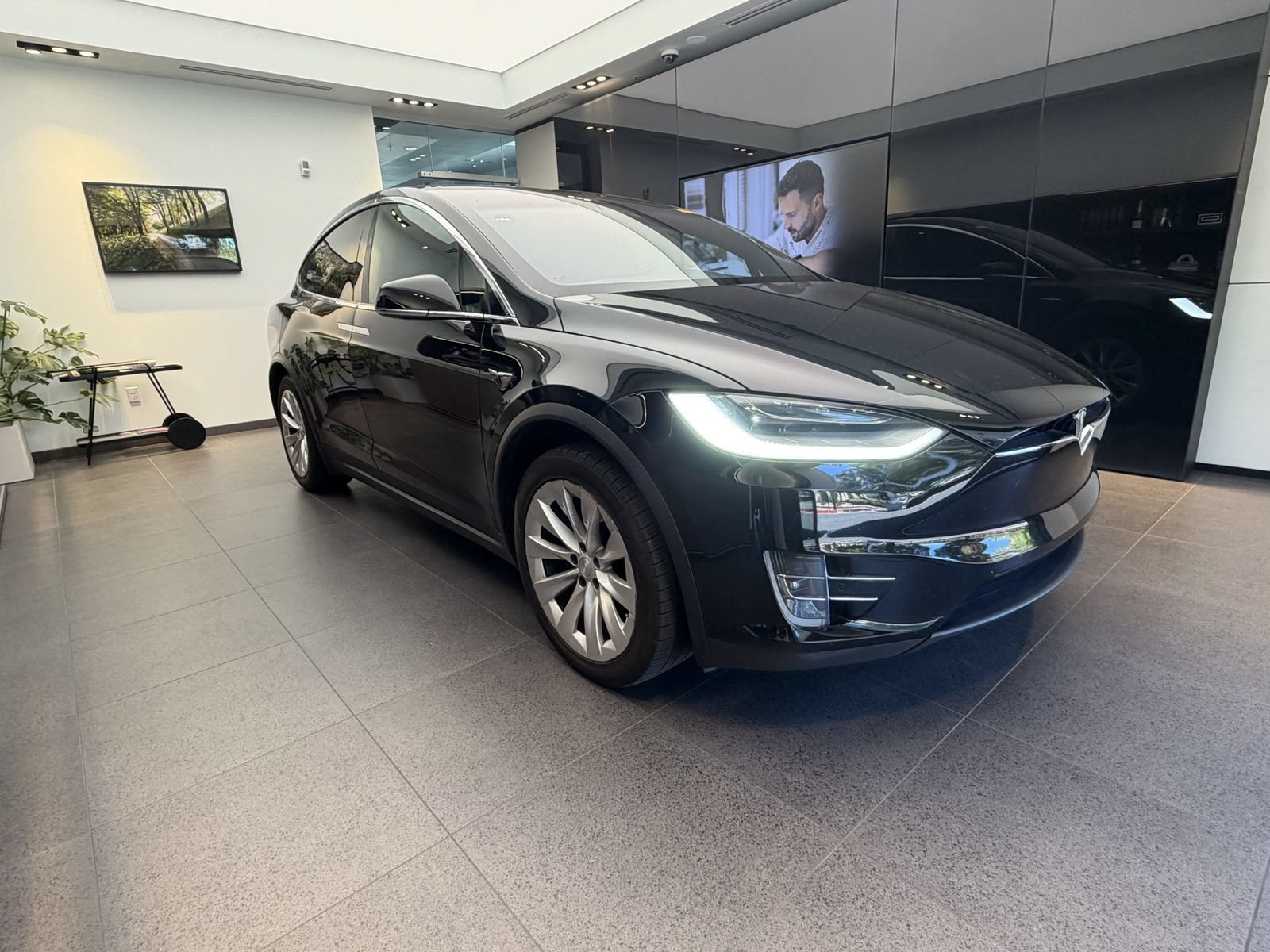 Used 2021 Tesla Model X Long Range AWD/4WD image 1