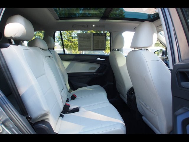 Used 2020 Volkswagen Tiguan SEL FWD image 14
