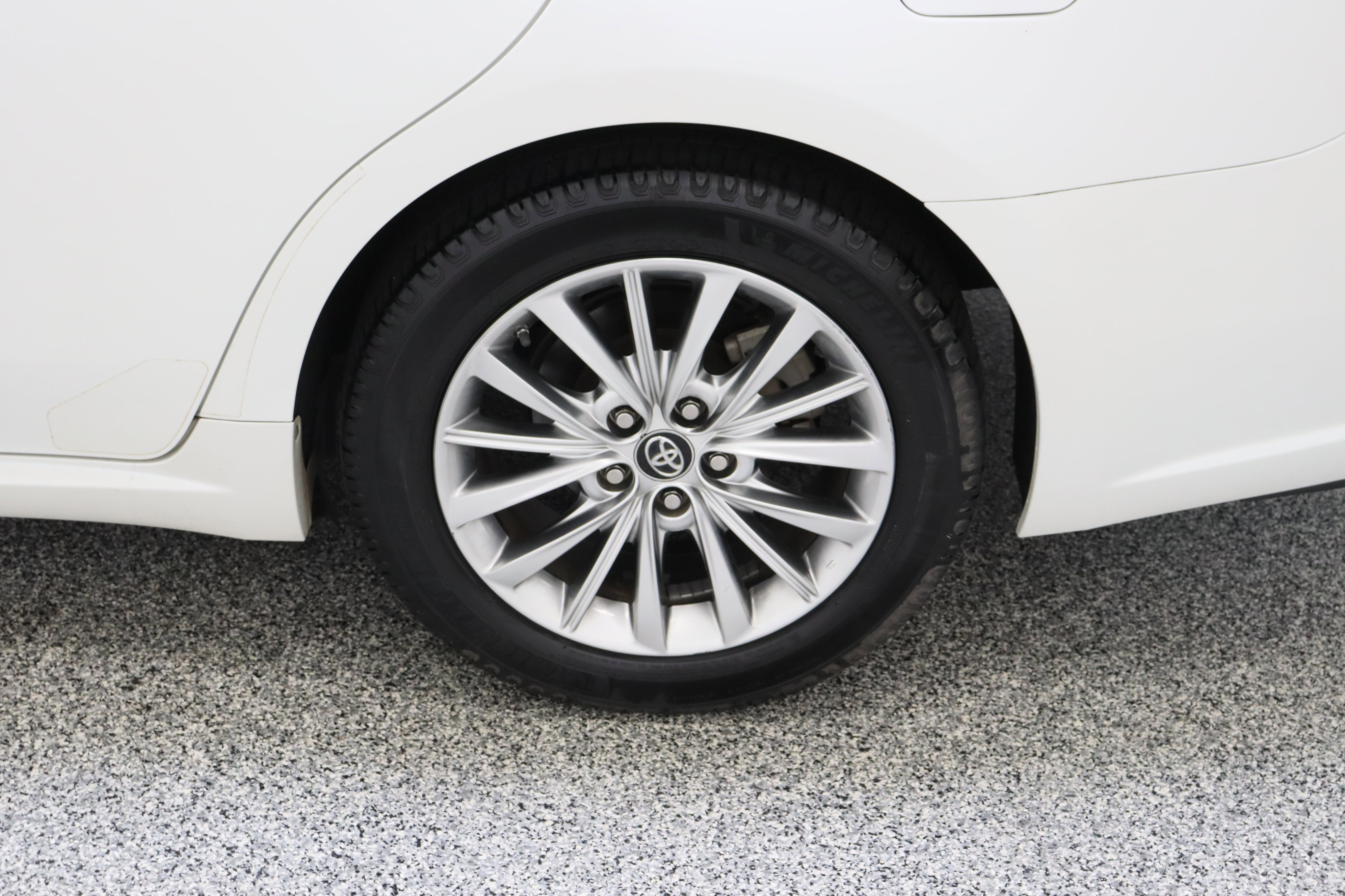 Used 2018 Toyota Avalon Limited FWD image 10