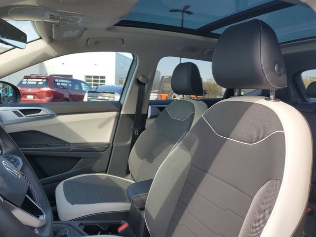 New 2026 Volkswagen Taos SE FWD image 10