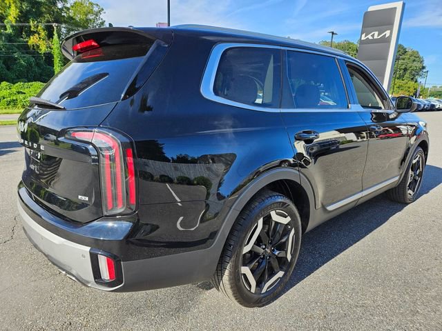Used 2023 Kia Telluride EX w/ EX Captain's Chair Package image 7