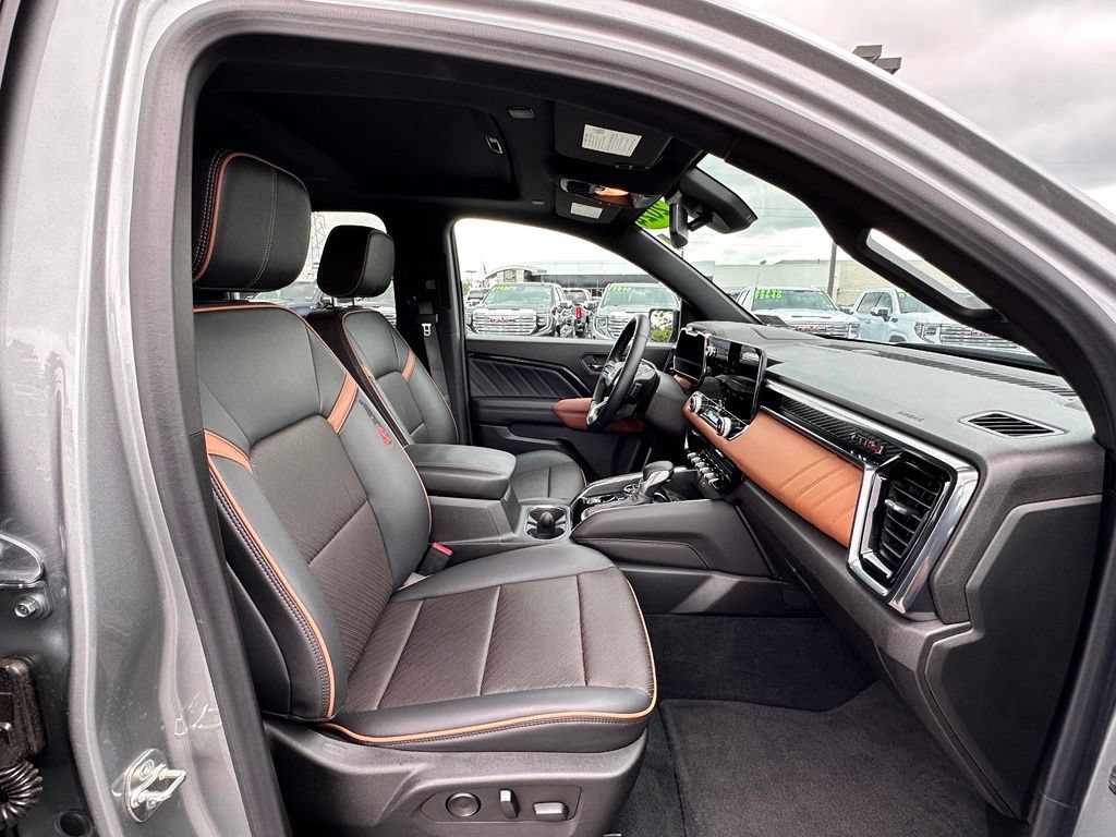 Used 2024 GMC Canyon AT4 w/ AT4 Premium Package AWD/4WD image 12