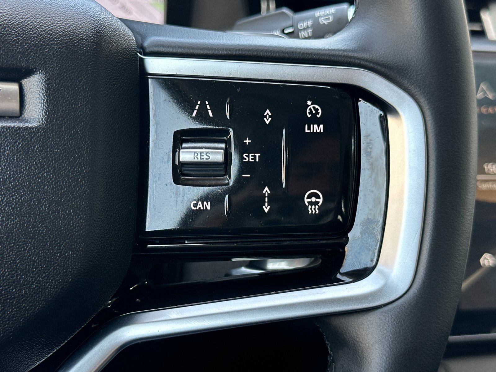 Used 2025 Land Rover Discovery Sport S image 29