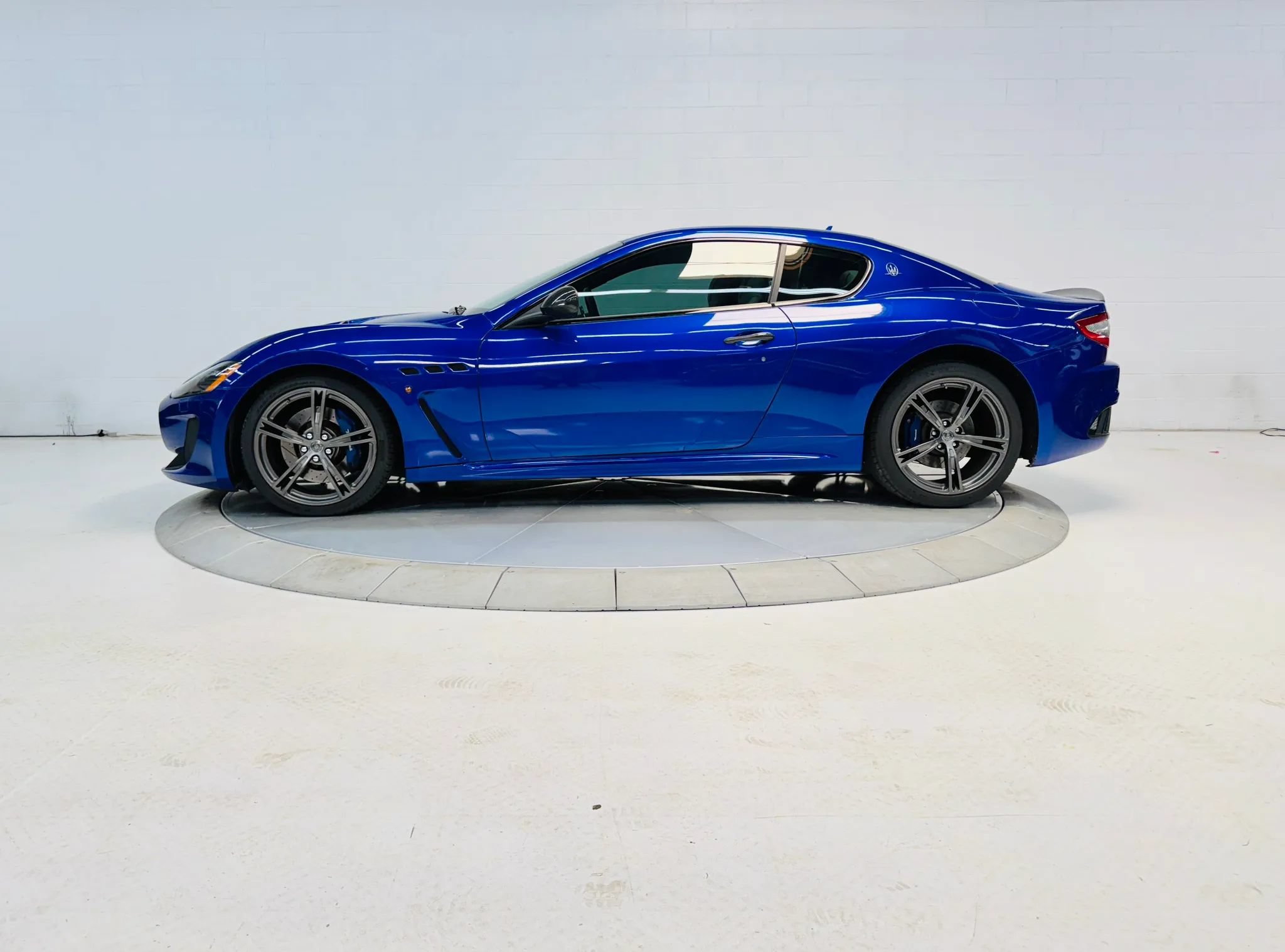 Used 2015 Maserati GranTurismo MC Centennial RWD image 1