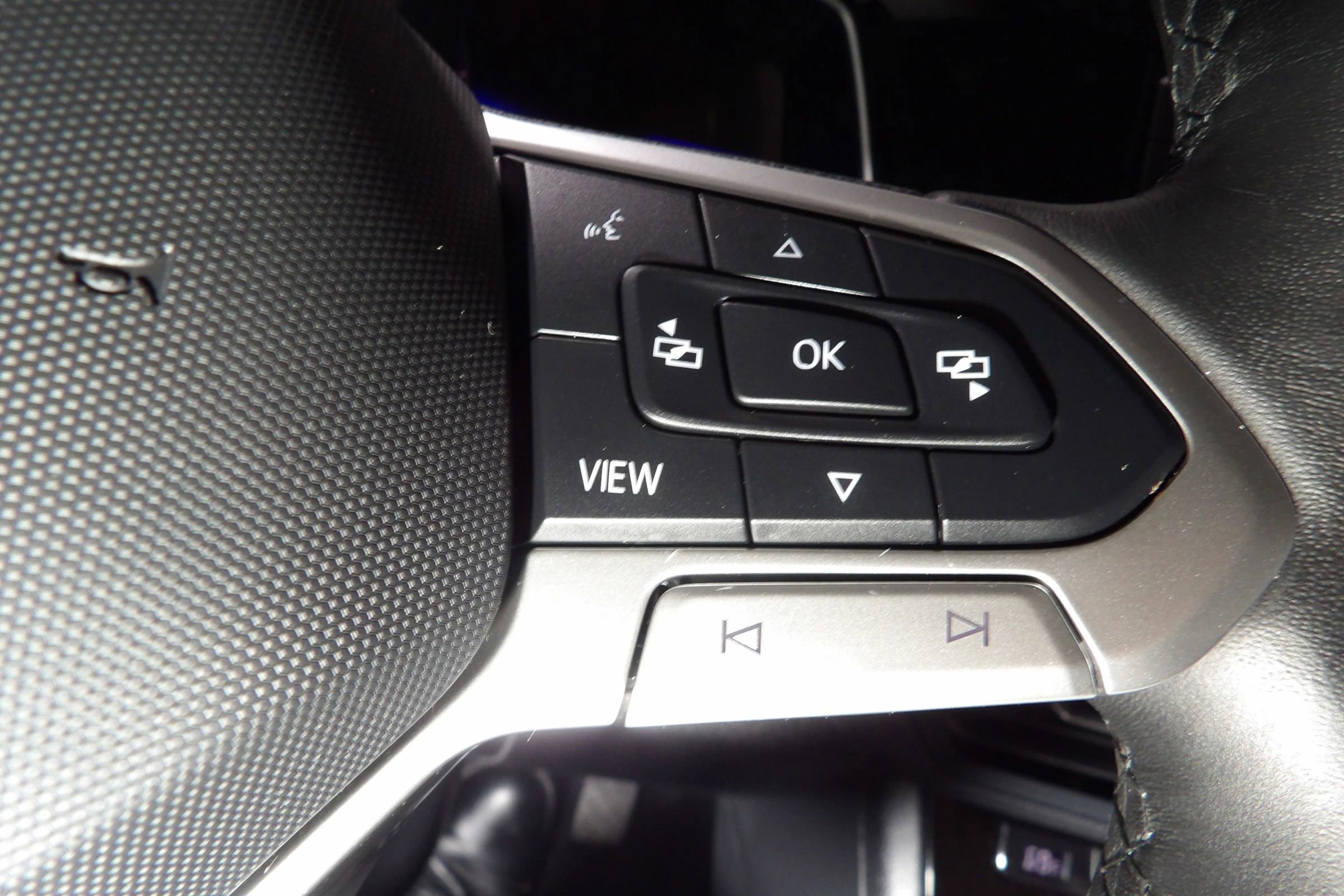 Used 2024 Volkswagen Jetta SE FWD image 19