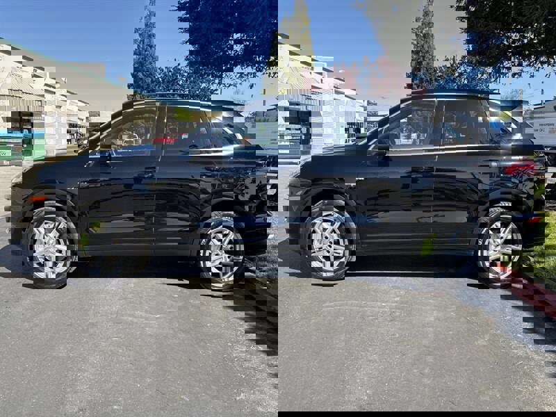 Used 2017 Porsche Cayenne S image 8