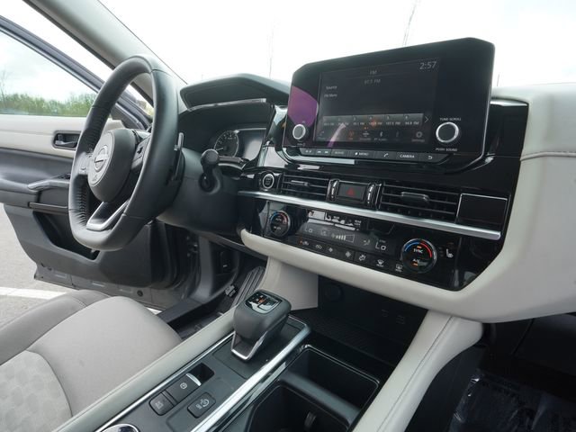 Used 2023 Nissan Pathfinder SV w/ Black Appearance Package image 32