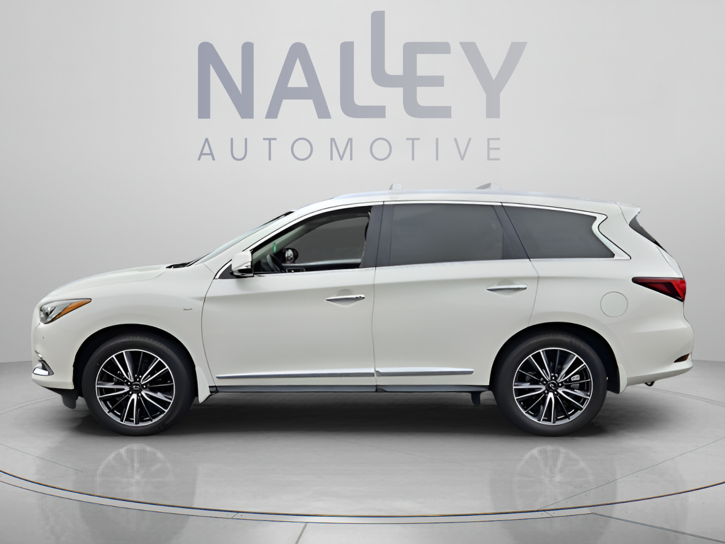 Used 2020 INFINITI QX60 Luxe w/ Essential Package FWD image 2
