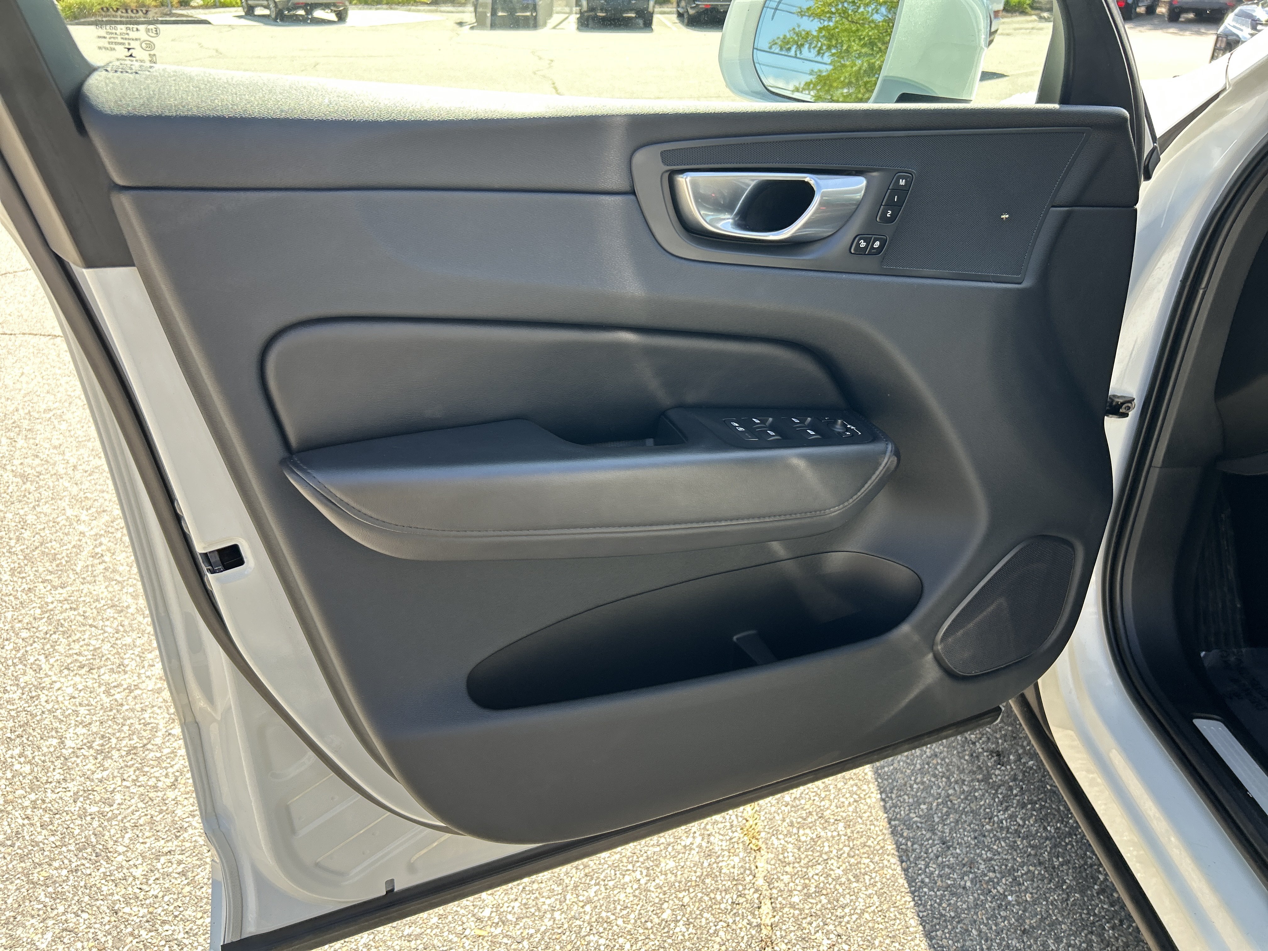 Used 2023 Volvo XC60 B5 Plus w/ Climate Package AWD/4WD image 15