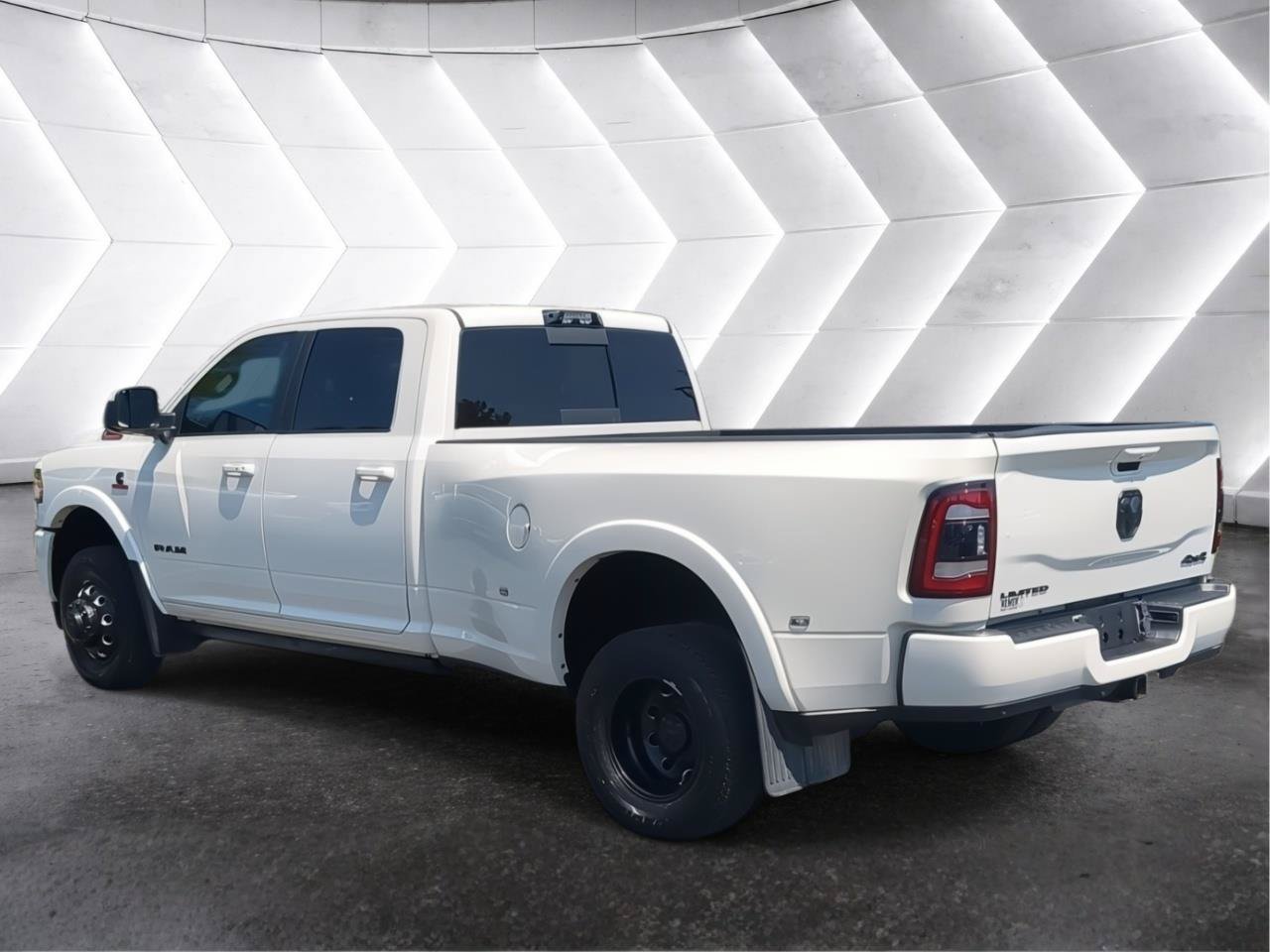 Used 2022 RAM 3500 Limited AWD/4WD image 4